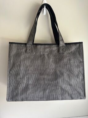Smateria Tote in Grey with Black Accents
